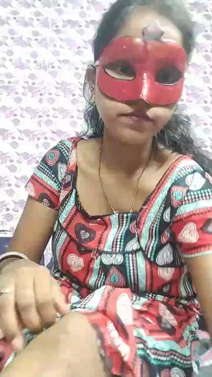 Offline YourSanam on Cam4