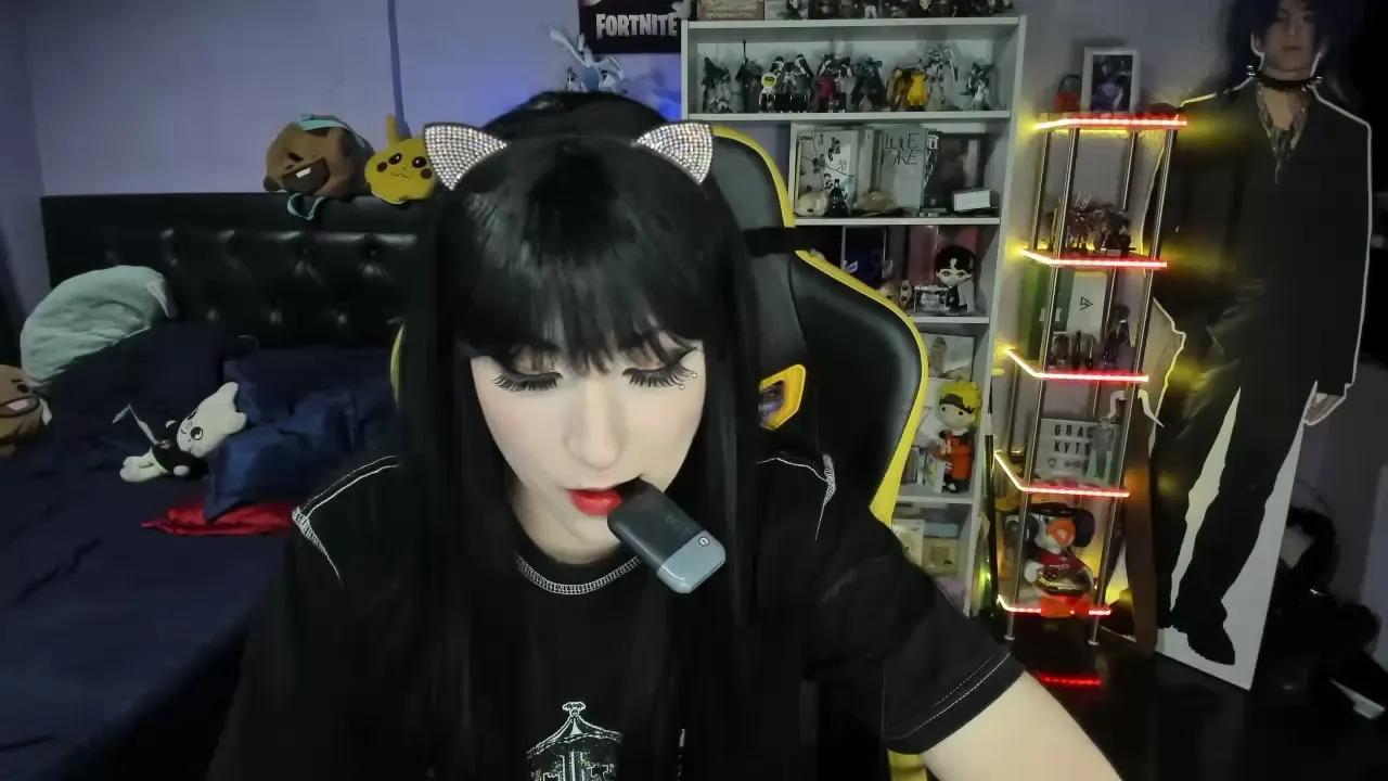 Yummypink on Cam4 