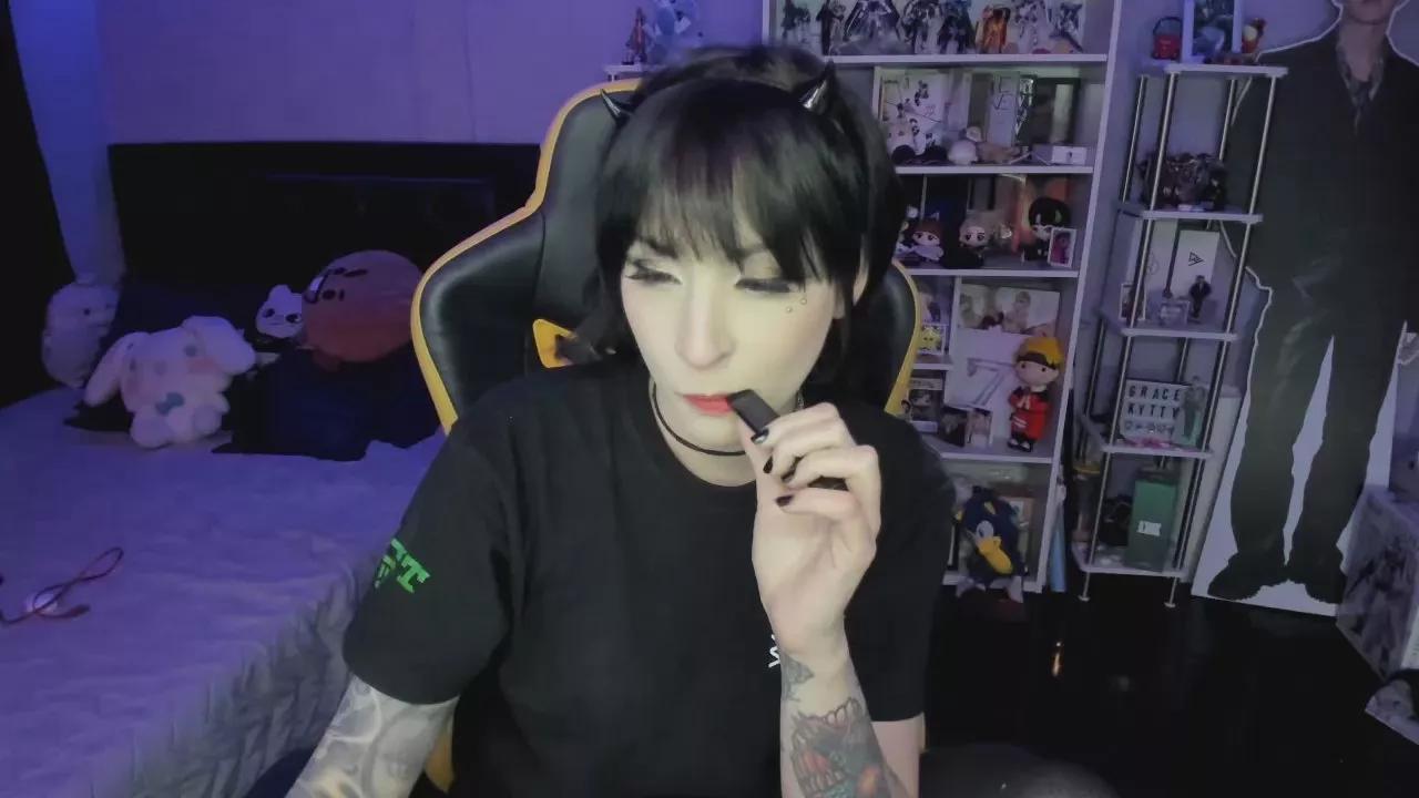 Yummypink on Cam4 