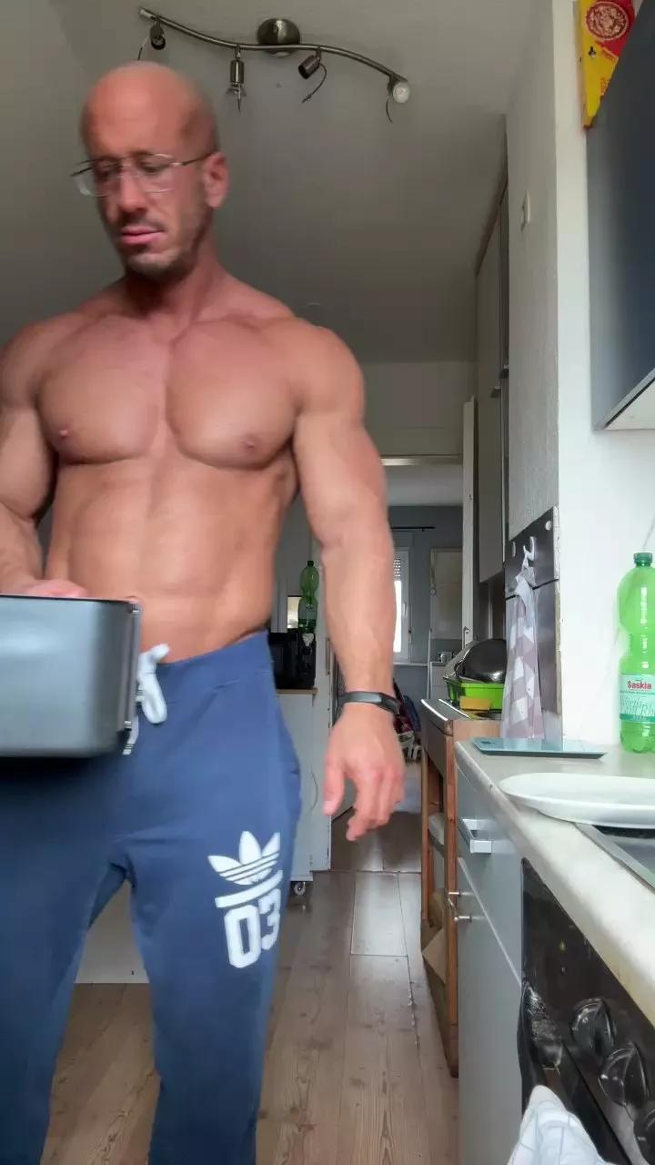 yumyum18 on Cam4 