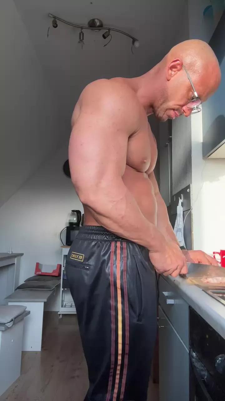 yumyum18 on Cam4 
