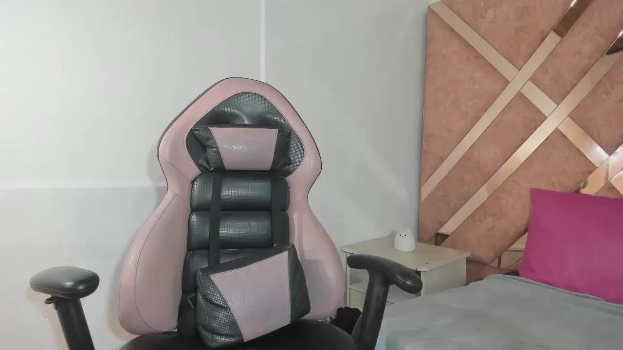 Offline zaray_ on Cam4