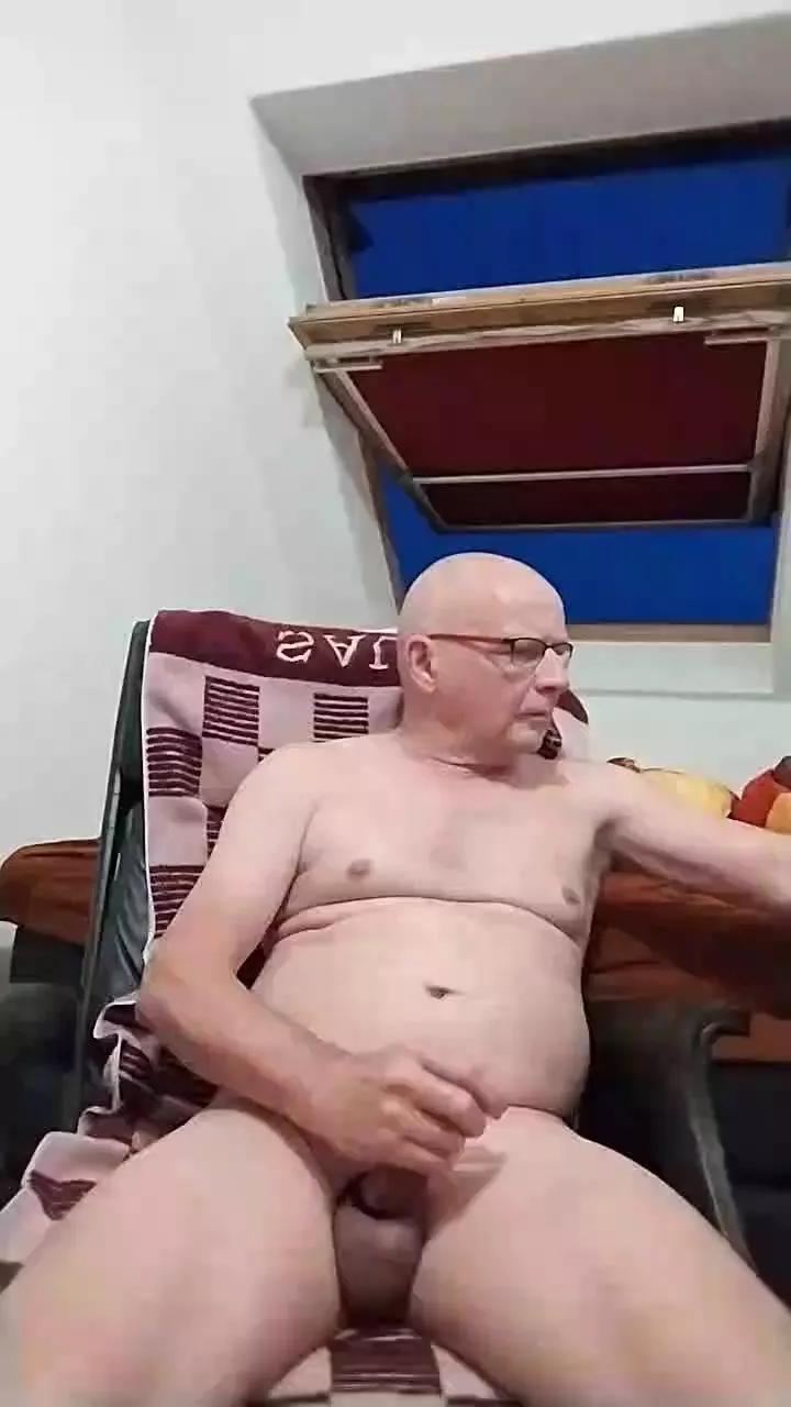 Offline Zeigegeilehure on Cam4