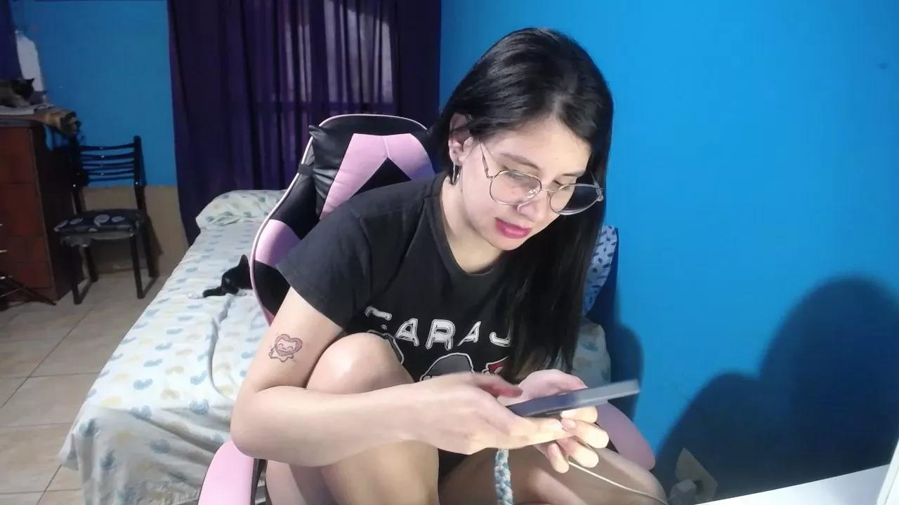 Offline zzwei7 on Cam4