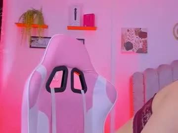 Away ariadnaz on Chaturbate