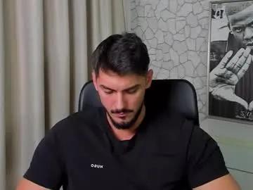 Chaturbate clintmasterss  is Freechat  clintmasterss — Let's heat up the room! #bigcock #cum #master #muscle #young