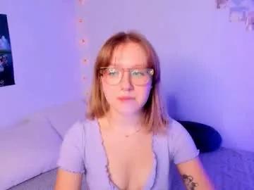 leazy_peasy — GOAL: Take off Top [142 tokens remaining] Purrr #natural #fit #piercings #young #anal