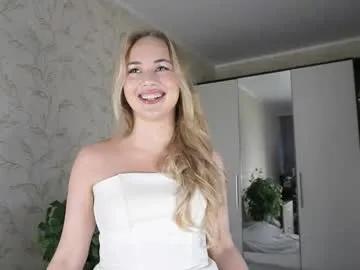 sidneyhodsdon — Goal:Lick my fingers close-up! Hello I'm Elizabeth, it's my 4th day on CB!  #new #18 #shy #teen #blonde [25 tokens remaining]