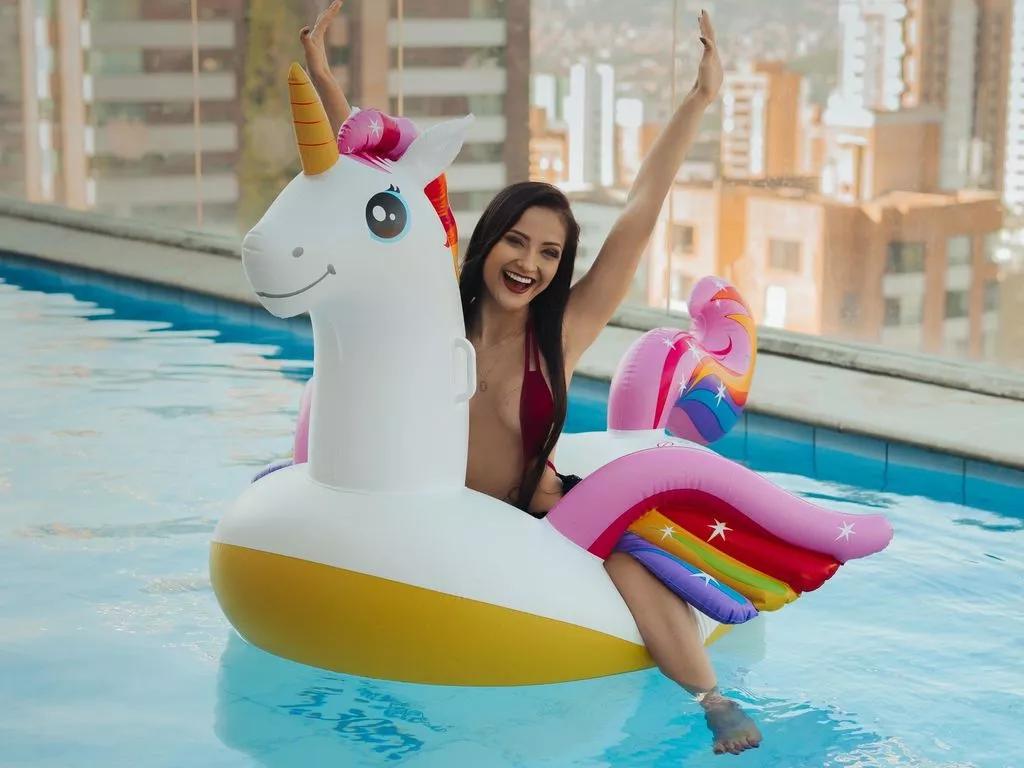 LiveJasmin SarithaBroun is Freechat SarithaBroun — I like gentlemen, eye contact, true love... what makes your heart beat?