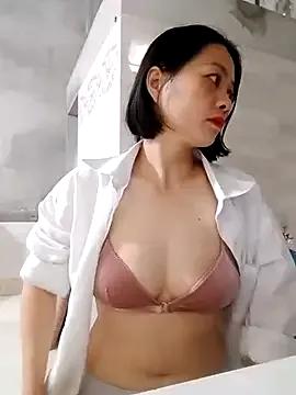 Aninyin22 on StripChat 