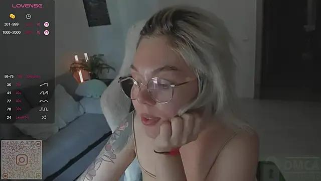 AnyaTaylorJoy_ on StripChat 
