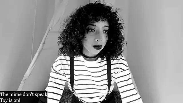 Ariella_Ruiz — spread ass and rub pussy and spanks