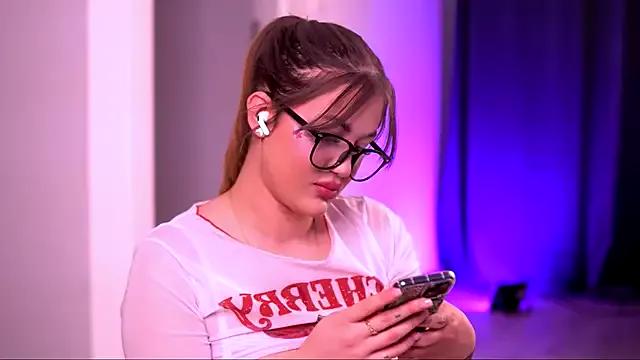 AryaDeluna on StripChat 