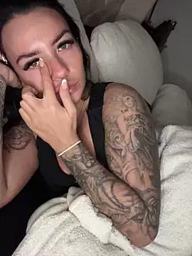 BellaBlackUK on StripChat 