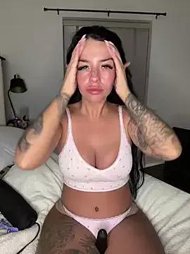 BellaBlackUK on StripChat 