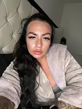 BellaBlackUK on StripChat 