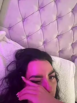 BellaBlackUK on StripChat 