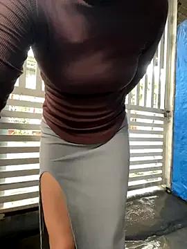 StripChat BigAssBee is Freechat BigAssBee — Teasing me in public leaking