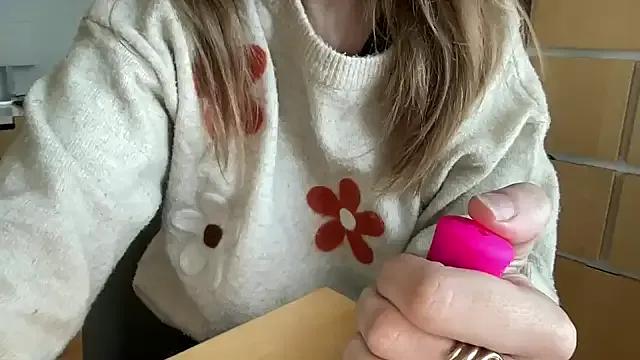 StripChat birbantee is Freechat birbantee — watching a porn/porn video to the king
