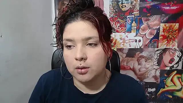 Avatar of Curvy-Queen