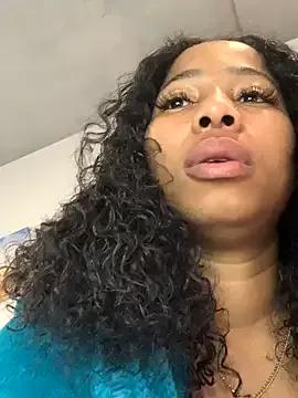 Avatar of CurvyDesire1