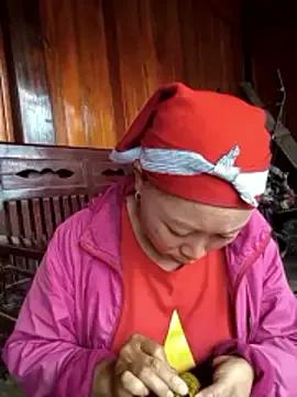 cute-kiss — show baby