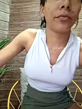 Doll_Loren on StripChat 