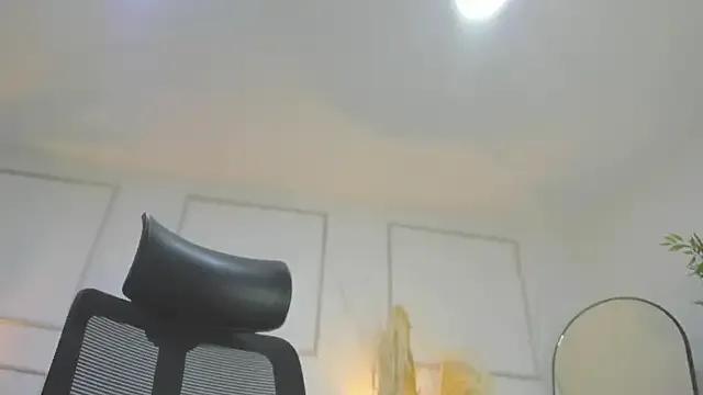 Emilywillis8 — SQUIRT