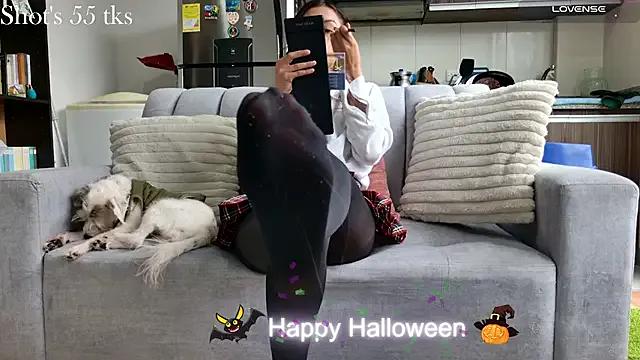 StripChat Emmy_petit  is Freechat  Emmy_petit — Show Tits