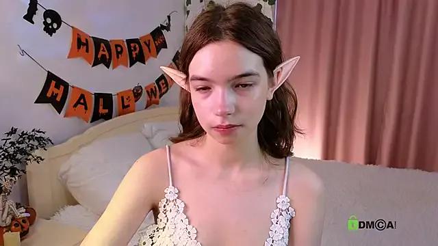 StripChat Evi_Brook  is Freechat  Evi_Brook — handbra and tease