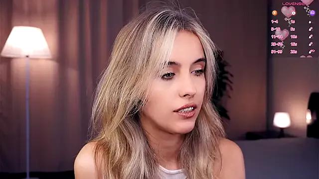 FannyHewson on StripChat 