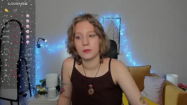 Avatar of Hailey_Foxy