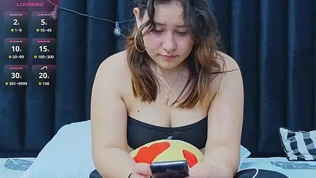 Private hornybarelylegalgirl on StripChat