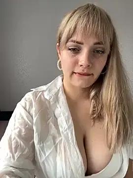 StripChat Juuice is Freechat Juuice — Spread cream on her ass and spank her