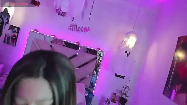 Karly_moon — play with my tits