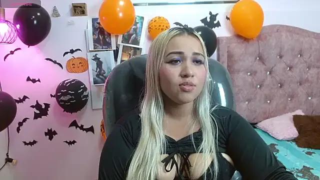 StripChat Katicamorada  is Freechat  Katicamorada — quitar brasier