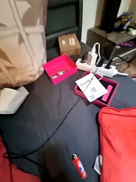 StripChat LoLa-69-X is Freechat LoLa-69-X — 4 doigts dans la chatte