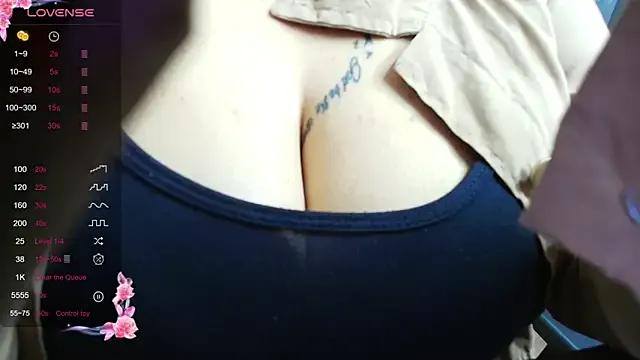 Freechat loren_tits24 on StripChat