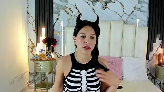 StripChat lulumars  is Freechat  lulumars — Spanking my bare ass
