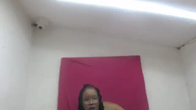 Freechat MATUREDQUEENxxxx on StripChat