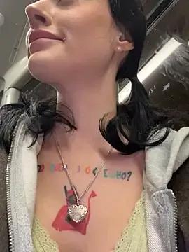 Melissa_crazy — lower pants and rub pussy in panties 