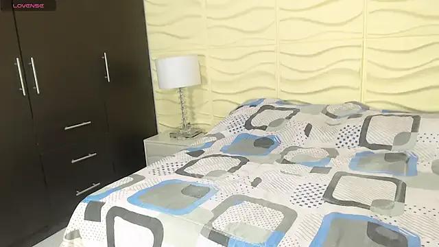 MerlinaStone — Close-up body