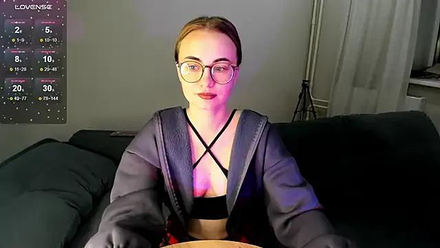 StripChat MewStella  is Freechat  MewStella — dildo in pussy for 2 min