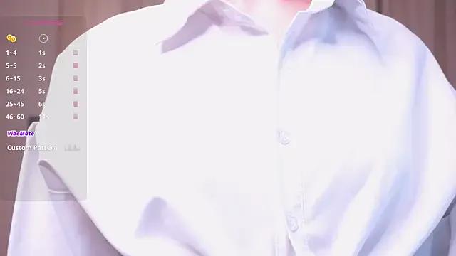 StripChat MimiGlow is Freechat MimiGlow — Lick finger with eyes cintact