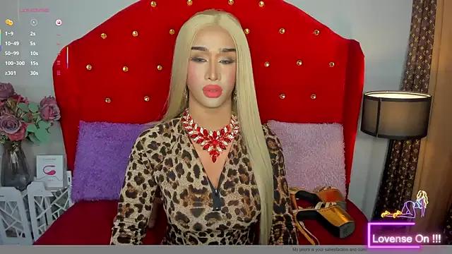 MollyAbundance on StripChat 