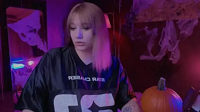 StripChat Morvelyn  is Freechat  Morvelyn — hot wax