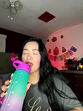 StripChat MyHoneyFrida  is Freechat  MyHoneyFrida — Flash pussy y Lovense dentro