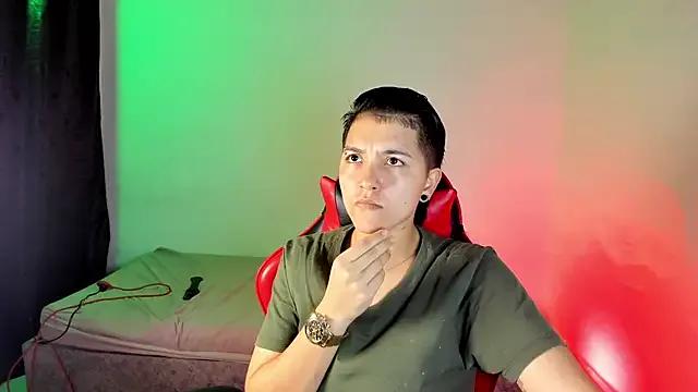 StripChat nicocoox is Freechat nicocoox — tlaying with a harness and dildo