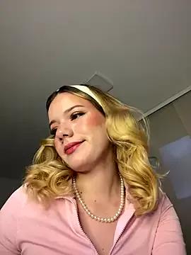 Avatar of NicoleCut