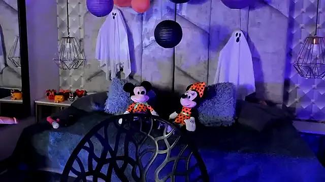 NiicolleMiller — smille